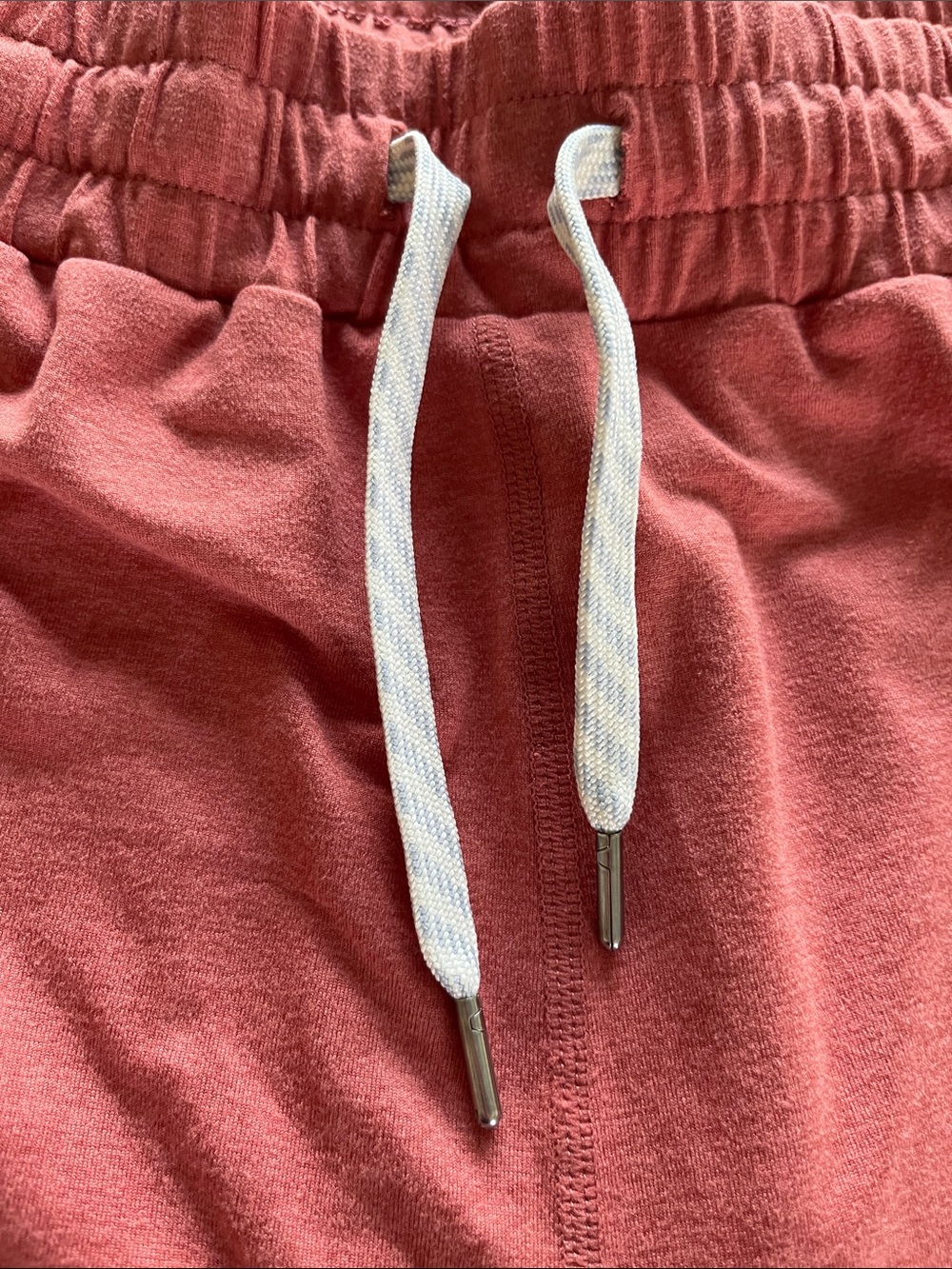 Vuori Halo Performance Marsala red soft activewear lounge shorts - Picture 3 of 6